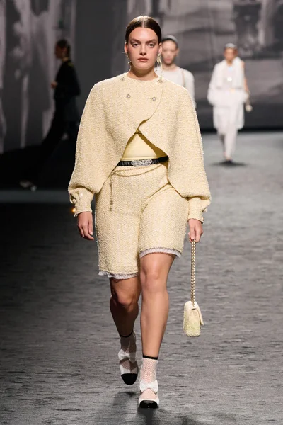 Look 18